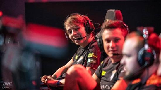 四川省大学生机器人大赛盛大启幕 614支战队齐聚竞技