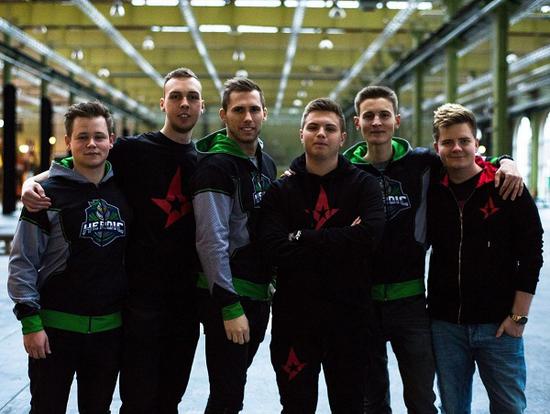 猫咪与小丑的奇妙冒险独立游戏双喵成行